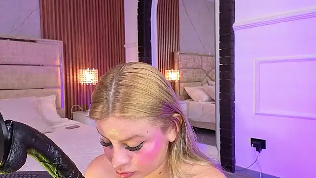 LolaAngellx online show from May 25, 8:04 pm