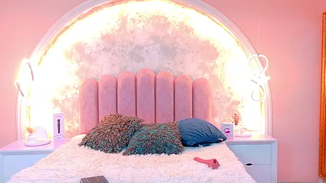 MiaLaurents online show from November 19, 4:45 am