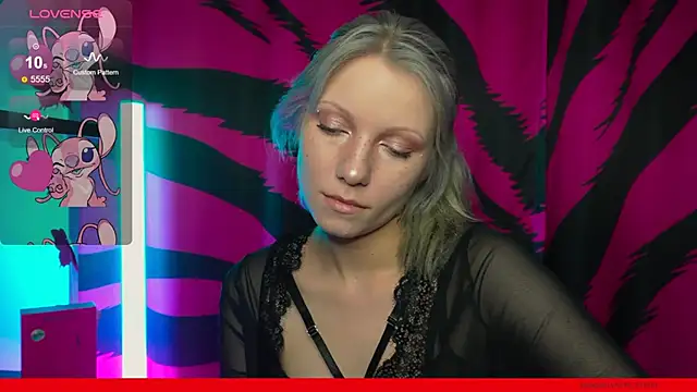 Snapshot of Vasya_Sylvia chatting on June 17, 6:42 pm Vasya Sylvia online show from June 17, 6:42 pm