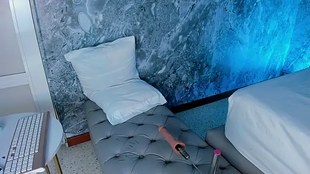 LucyLovelyy online show from March 15, 9:16 pm