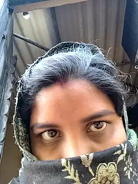 Snapshot of sweet_suman chatting on December 15, 4:28 am sweet suman online show from December 15, 4:28 am