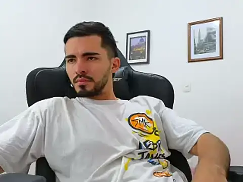 Snapshot of Massimoo_07 chatting on December 22, 5:10 pm Massimoo 07 online show from December 22, 5:10 pm