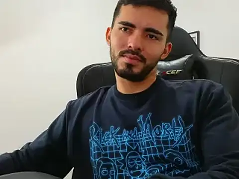 Snapshot of Massimoo_07 chatting on December 23, 8:25 pm Massimoo 07 online show from December 23, 8:25 pm