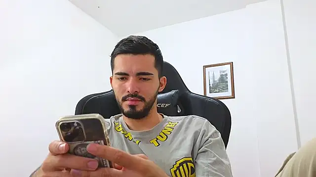 Snapshot of Massimoo_07 chatting on December 29, 8:04 pm Massimoo 07 online show from December 29, 8:04 pm