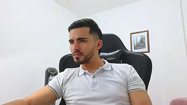 Snapshot of Massimoo_07 chatting on January 4, 10:45 pm Massimoo 07 online show from January 4, 10:45 pm