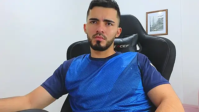 Snapshot of Massimoo_07 chatting on January 24, 12:31 am Massimoo 07 online show from January 24, 12:31 am