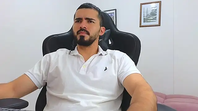 Snapshot of Massimoo_07 chatting on March 14, 6:50 pm Massimoo 07 online show from March 14, 6:50 pm