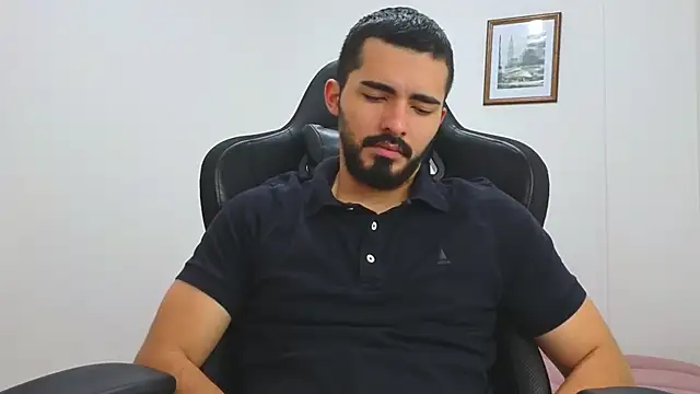 Snapshot of Massimoo_07 chatting on March 22, 6:47 pm Massimoo 07 online show from March 22, 6:47 pm