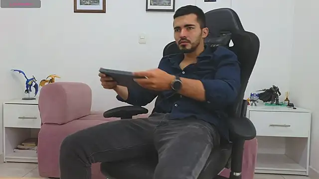 Snapshot of Massimoo_07 chatting on October 4, 3:10 pm Massimoo 07 online show from October 4, 3:10 pm