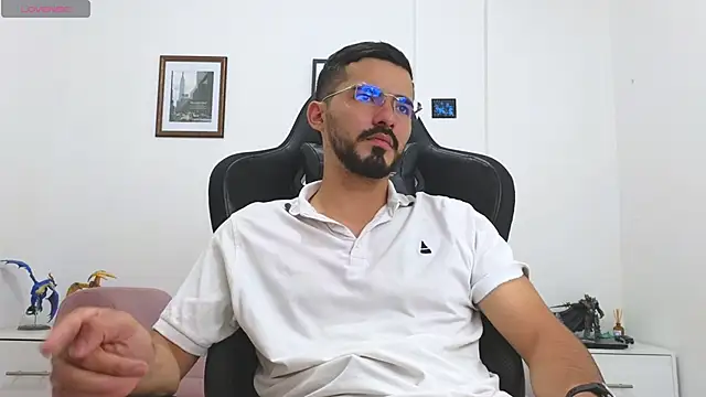 Snapshot of Massimoo_07 chatting on October 22, 7:13 pm Massimoo 07 online show from October 22, 7:13 pm