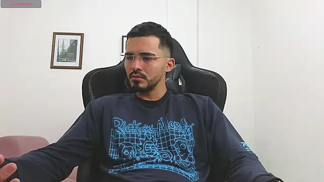 Snapshot of Massimoo_07 chatting on November 8, 5:56 pm Massimoo 07 online show from November 8, 5:56 pm