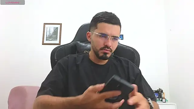 Snapshot of Massimoo_07 chatting on November 12, 3:56 pm Massimoo 07 online show from November 12, 3:56 pm