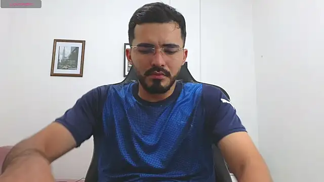 Snapshot of Massimoo_07 chatting on November 13, 7:13 pm Massimoo 07 online show from November 13, 7:13 pm