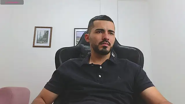 Snapshot of Massimoo_07 chatting on November 20, 7:57 pm Massimoo 07 online show from November 20, 7:57 pm