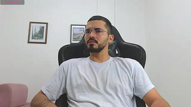 Snapshot of Massimoo_07 chatting on November 29, 3:15 pm Massimoo 07 online show from November 29, 3:15 pm