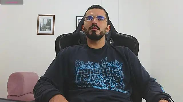 Snapshot of Massimoo_07 chatting on December 1, 6:35 pm Massimoo 07 online show from December 1, 6:35 pm