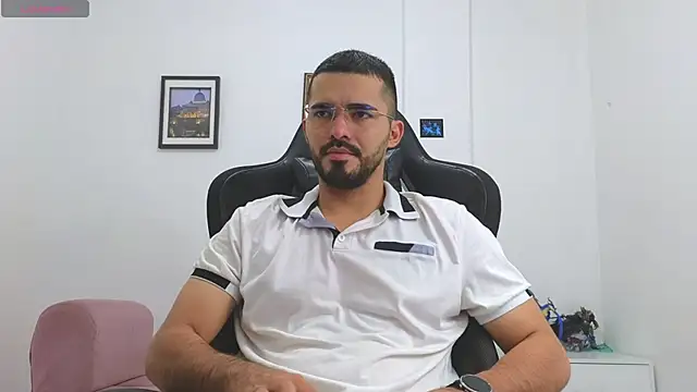 Snapshot of Massimoo_07 chatting on December 13, 8:58 pm Massimoo 07 online show from December 13, 8:58 pm