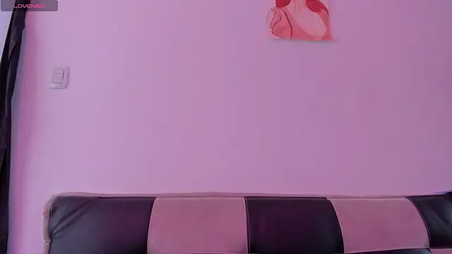 Snapshot of Sophia_cyrus11 chatting on November 29, 7:06 pm Sophia cyrus11 online show from November 29, 7:06 pm