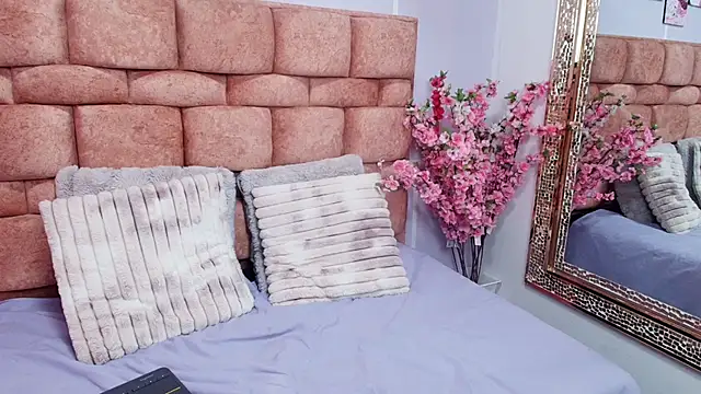 Snapshot of paris_noa chatting on March 15, 7:31 am paris noa online show from March 15, 7:31 am