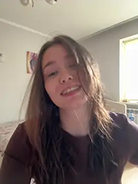 Snapshot of Sabrina_shells chatting on June 3, 9:23 am Sabrina shells online show from June 3, 9:23 am