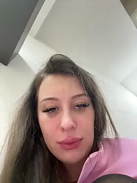 Snapshot of AndreaMood chatting on February 9, 11:04 am AndreaMood online show from February 9, 11:04 am