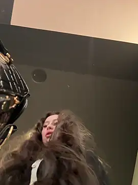 Snapshot of AndreaMood chatting on February 10, 7:36 am AndreaMood online show from February 10, 7:36 am