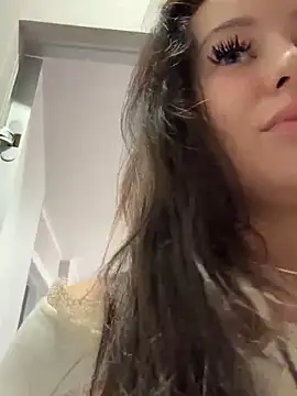 Snapshot of AndreaMood chatting on February 28, 4:21 am AndreaMood online show from February 28, 4:21 am