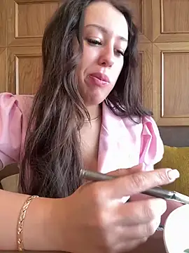 Snapshot of AndreaMood chatting on March 5, 4:13 am AndreaMood online show from March 5, 4:13 am