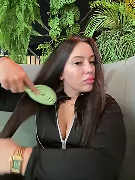 Snapshot of AndreaMood chatting on March 6, 7:14 am AndreaMood online show from March 6, 7:14 am