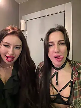 Snapshot of AndreaMood chatting on March 17, 10:17 am AndreaMood online show from March 17, 10:17 am