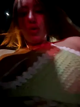 Snapshot of AndreaMood chatting on December 1, 11:59 am AndreaMood online show from December 1, 11:59 am