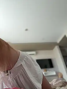 Snapshot of AndreaMood chatting on December 14, 2:39 am AndreaMood online show from December 14, 2:39 am