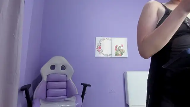 Snapshot of Carolina_Burninng chatting on February 6, 8:02 pm Carolina Burninng online show from February 6, 8:02 pm