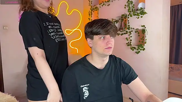 RobertAndLinela online show from September 22, 3:08 am