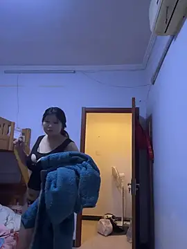 Snapshot of Happyou2 chatting on February 11, 2:24 pm Happyou2 online show from February 11, 2:24 pm