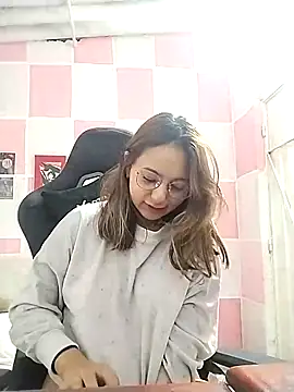 Paulina mosh online show from March 4, 1:45 am