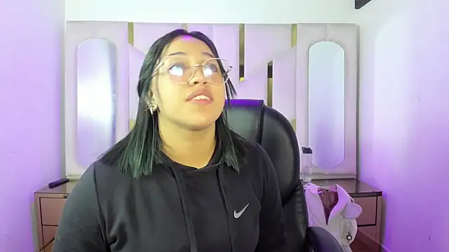 IsabellRodriguez18 online show from May 23, 2:39 am