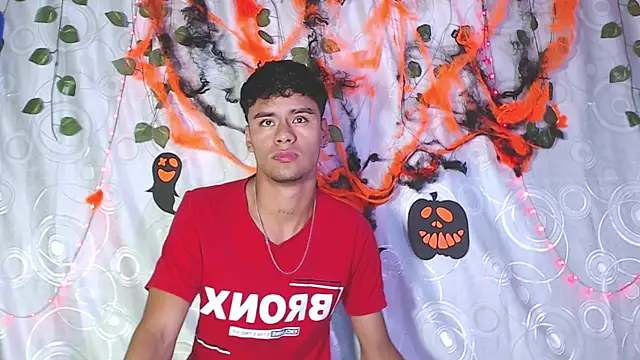 Snapshot of Andres_7676 chatting on October 25, 4:46 pm Andres 7676 online show from October 25, 4:46 pm