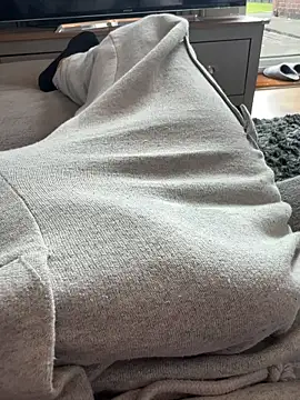 22TT2295 online show from March 14, 2:52 pm