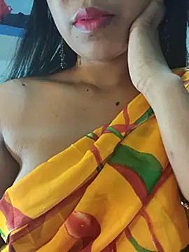 Snapshot of sexyhoney27 chatting on February 4, 10:21 am sexyhoney27 online show from February 4, 10:21 am