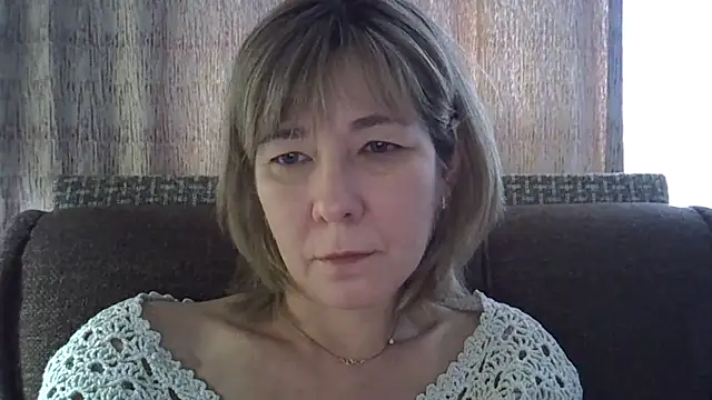 Snapshot of EllaJohnsonX chatting on January 4, 11:00 am EllaJohnsonX online show from January 4, 11:00 am