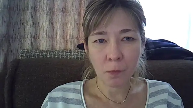 Snapshot of EllaJohnsonX chatting on January 12, 11:28 am EllaJohnsonX online show from January 12, 11:28 am