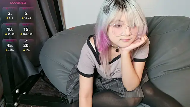 Yu UwU  online show from January 18, 1:48 pm