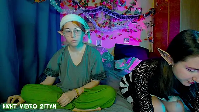 TrickyKitsune online show from December 19, 1:40 pm