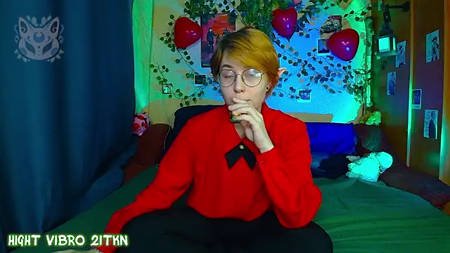 TrickyKitsune online show from March 14, 6:46 pm