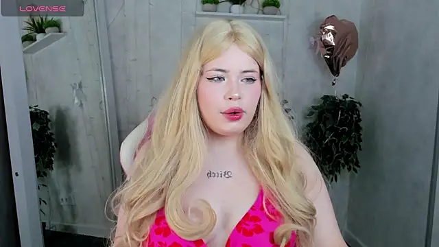 EricaElliott online show from March 26, 9:15 am