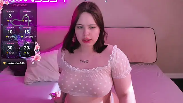 EricaElliott online show from April 7, 9:21 am