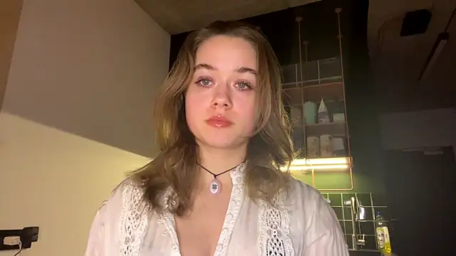 Snapshot of RoxyStar17 chatting on January 20, 8:07 pm RoxyStar17 online show from January 20, 8:07 pm