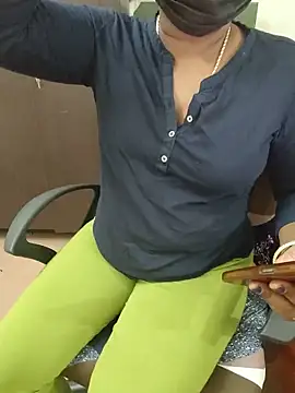 Snapshot of Tamil_roja69 chatting on May 20, 11:05 am Tamil roja69 online show from May 20, 11:05 am