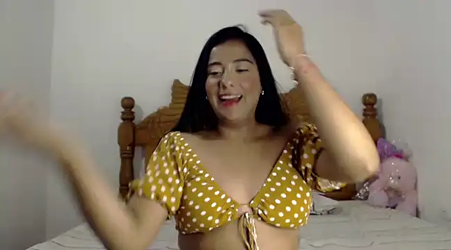 Snapshot of Coral0403 chatting on January 11, 12:44 am Coral0403 online show from January 11, 12:44 am